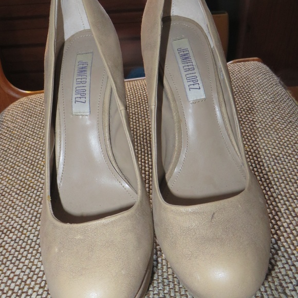 Jennifer Lopez Leather Pumps - Picture 2 of 8